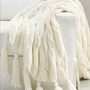 EUC Pottery Barn Bluma Tassel Chunky Knit Throw 50”x60” Off White
